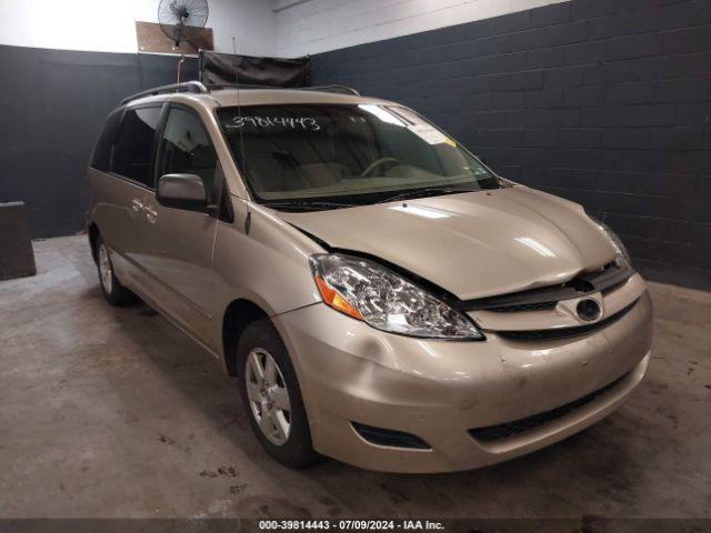  Salvage Toyota Sienna