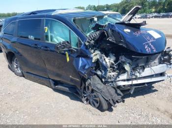  Salvage Toyota Sienna