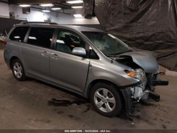  Salvage Toyota Sienna