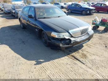  Salvage Lincoln Towncar