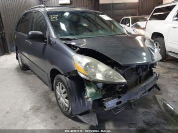  Salvage Toyota Sienna