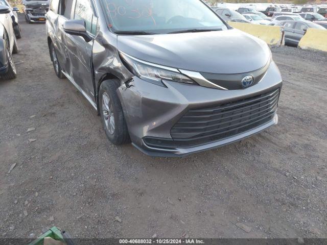  Salvage Toyota Sienna