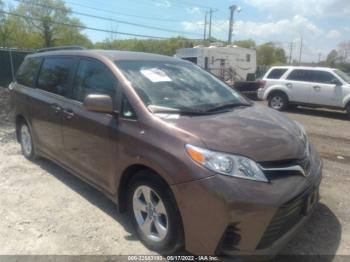  Salvage Toyota Sienna