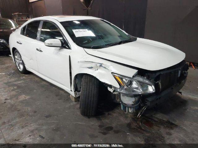  Salvage Nissan Maxima