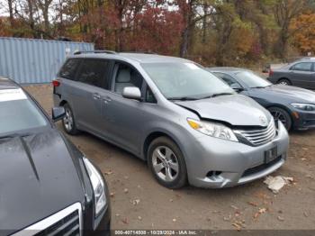  Salvage Toyota Sienna