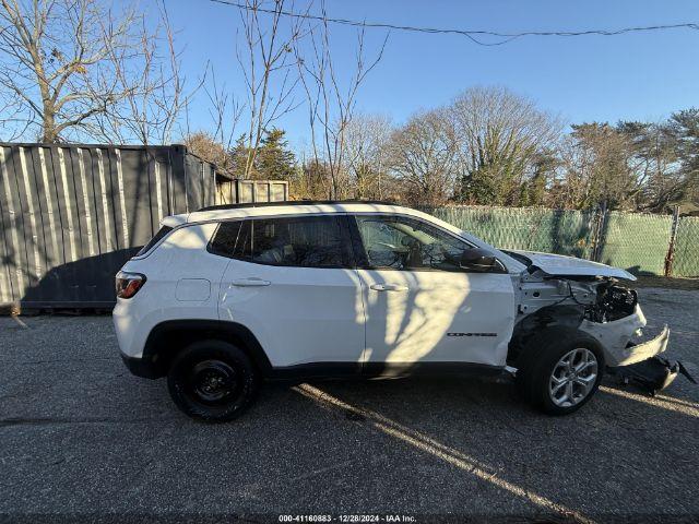  Salvage Jeep Compass