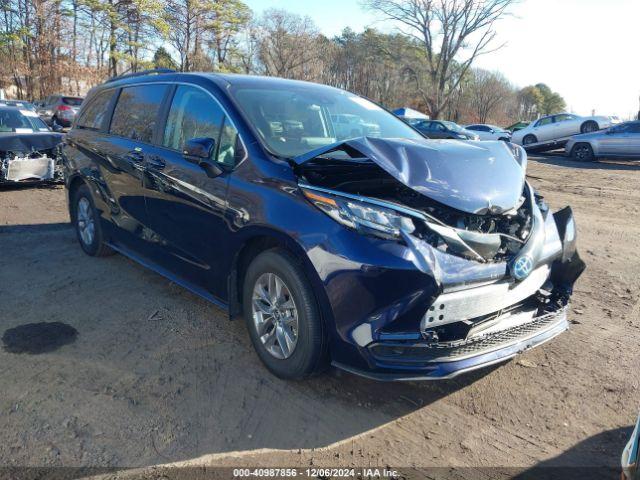  Salvage Toyota Sienna