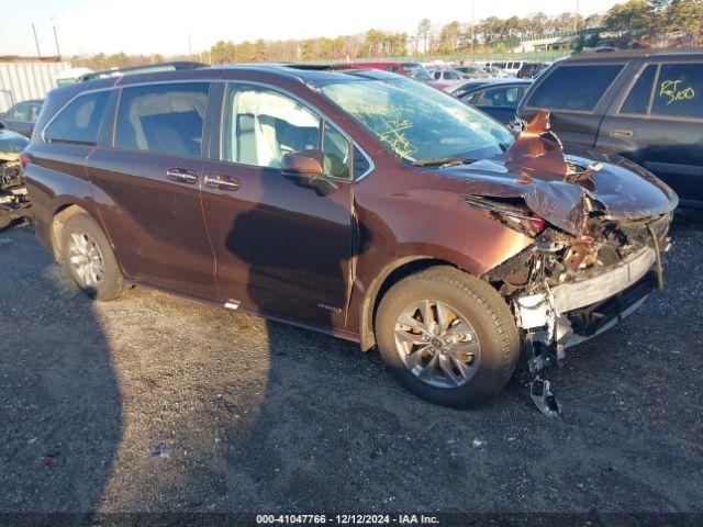  Salvage Toyota Sienna