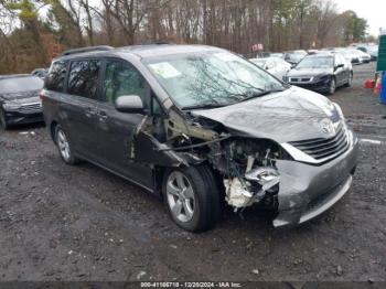  Salvage Toyota Sienna