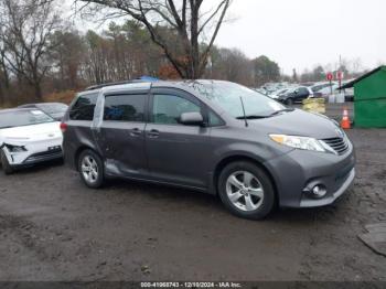  Salvage Toyota Sienna