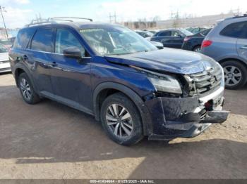  Salvage Nissan Pathfinder