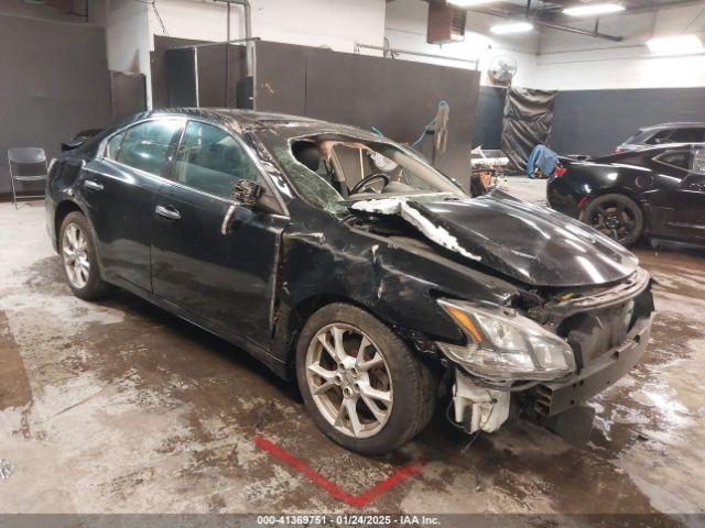  Salvage Nissan Maxima