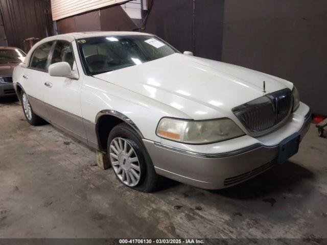  Salvage Lincoln Towncar