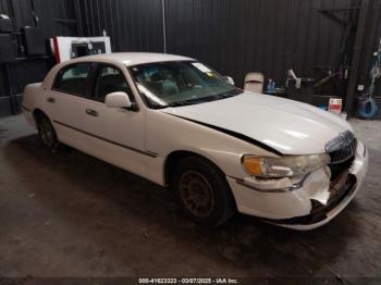  Salvage Lincoln Towncar