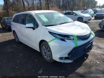  Salvage Toyota Sienna