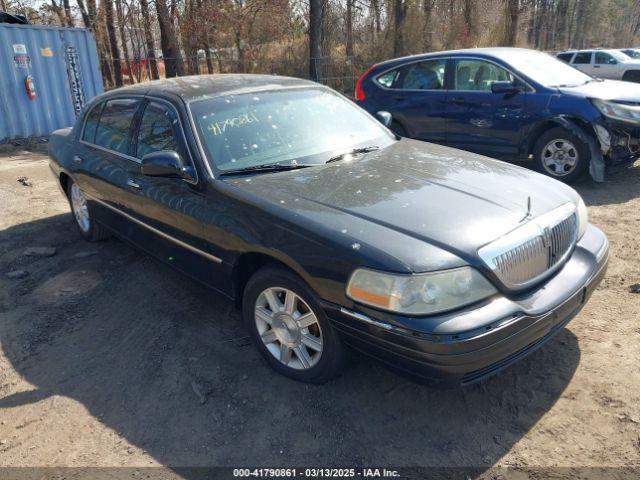  Salvage Lincoln Towncar