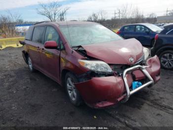  Salvage Toyota Sienna