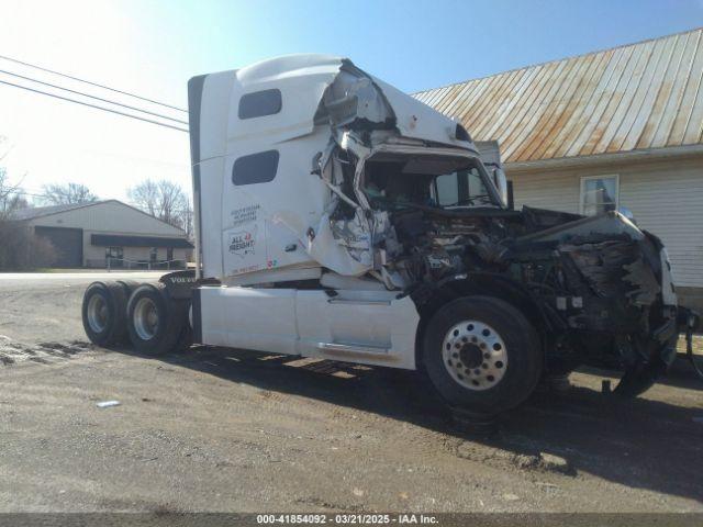  Salvage Volvo Vnl
