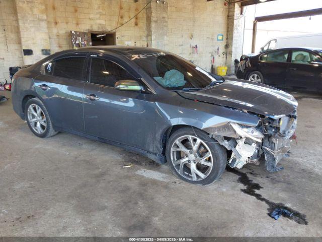  Salvage Nissan Maxima