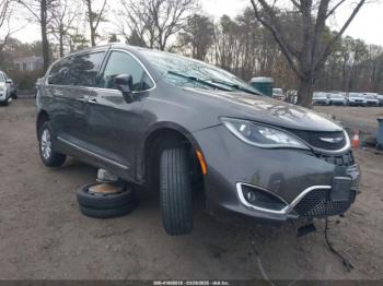 Salvage Chrysler Pacifica