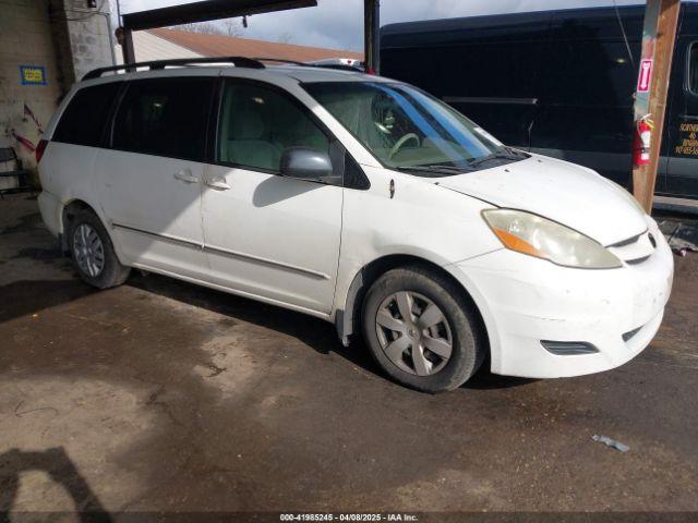  Salvage Toyota Sienna