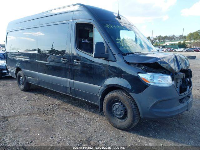  Salvage Mercedes-Benz Sprinter 2500