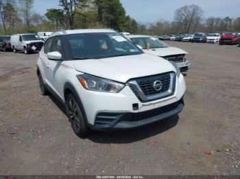  Salvage Nissan Kicks
