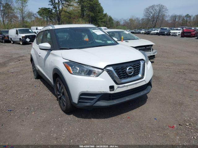  Salvage Nissan Kicks