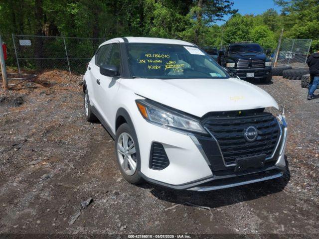  Salvage Nissan Kicks
