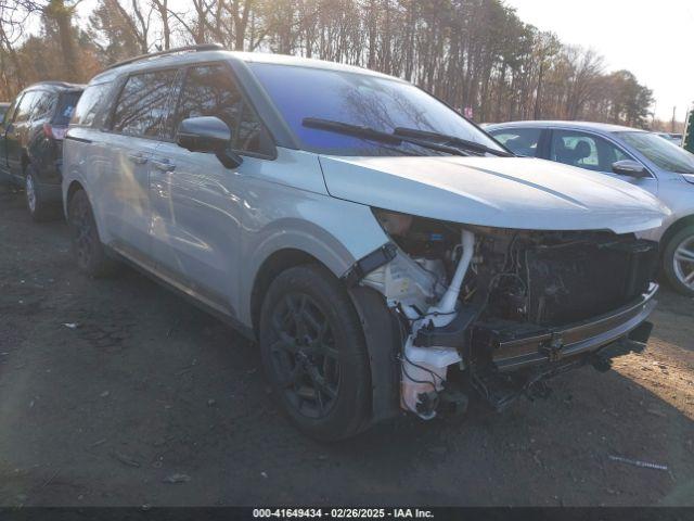  Salvage Kia Carnival