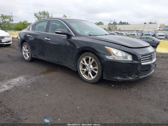  Salvage Nissan Maxima