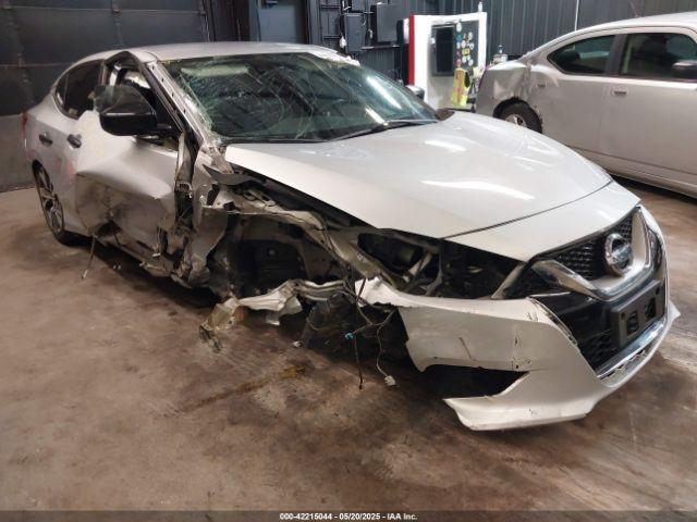  Salvage Nissan Maxima