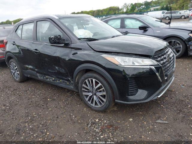  Salvage Nissan Kicks