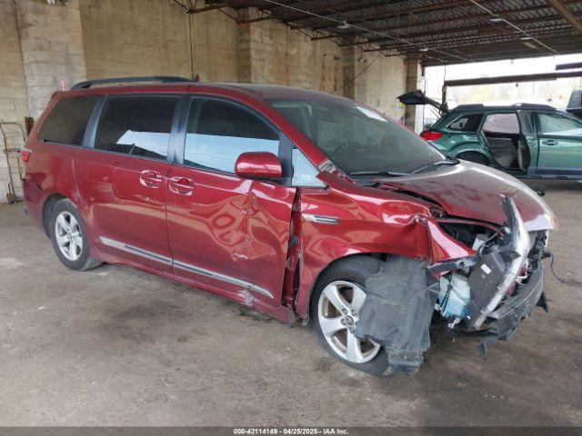  Salvage Toyota Sienna