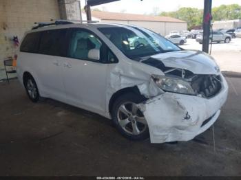  Salvage Toyota Sienna