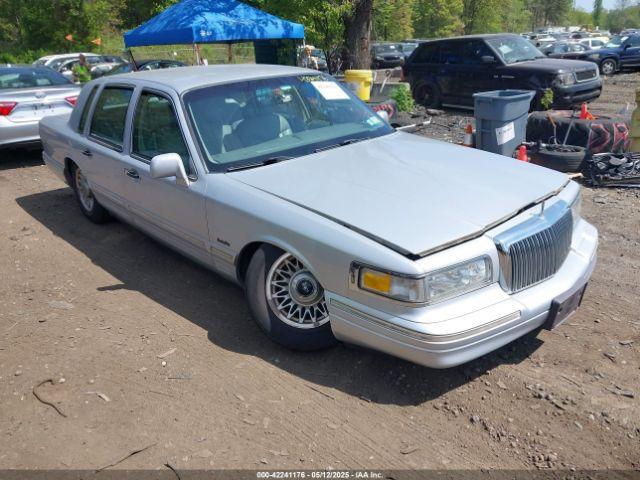  Salvage Lincoln Towncar