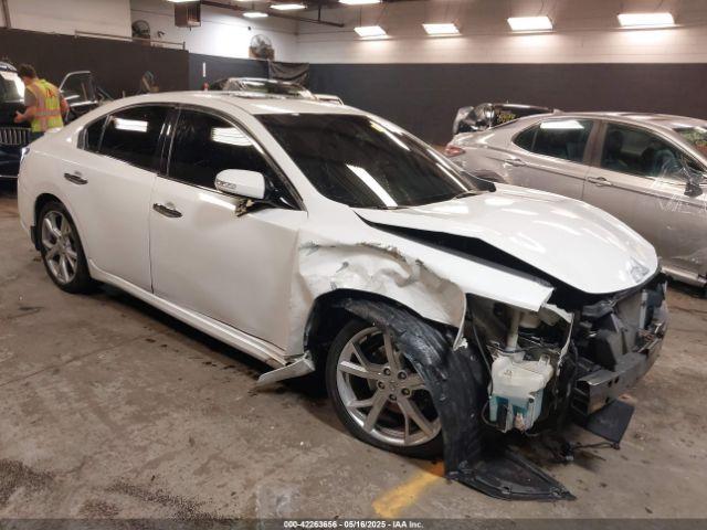  Salvage Nissan Maxima