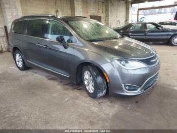  Salvage Chrysler Pacifica