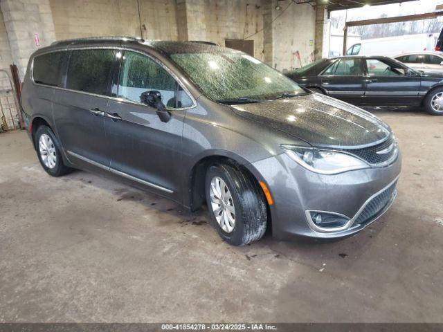  Salvage Chrysler Pacifica