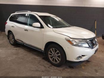  Salvage Nissan Pathfinder
