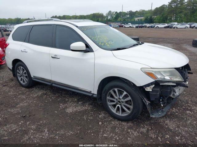  Salvage Nissan Pathfinder
