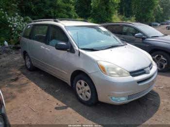  Salvage Toyota Sienna