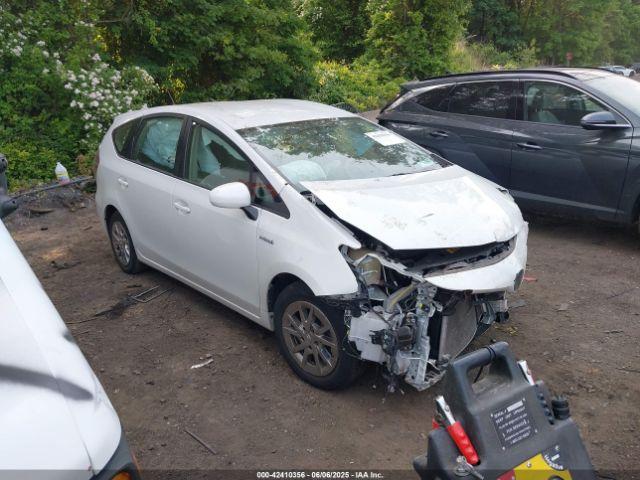  Salvage Toyota Prius v