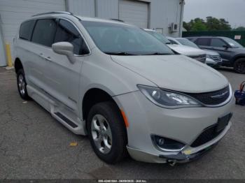  Salvage Chrysler Pacifica