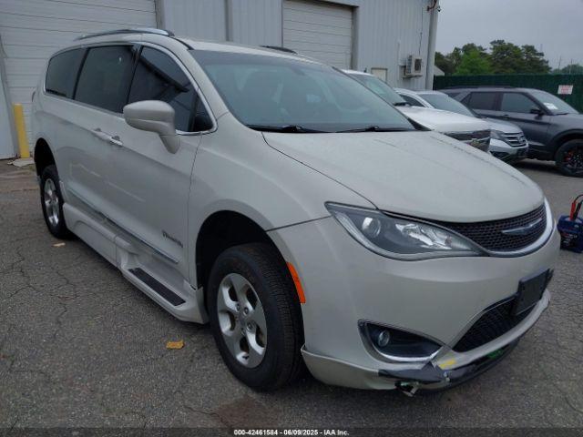  Salvage Chrysler Pacifica