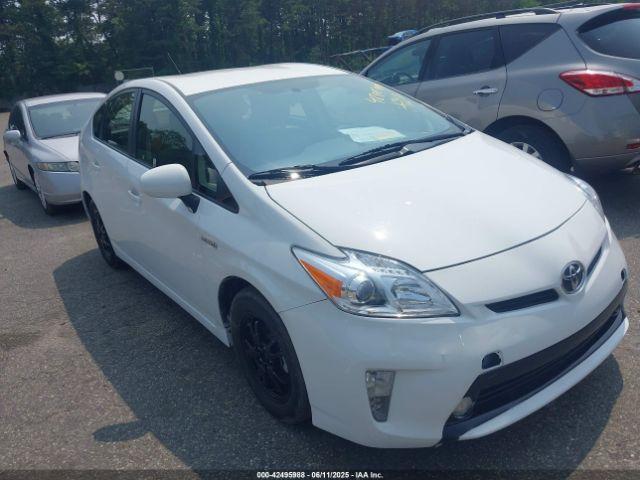  Salvage Toyota Prius