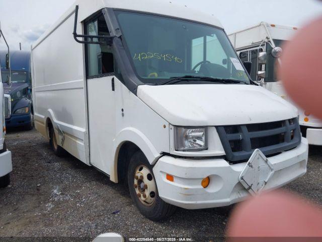  Salvage Isuzu Reach