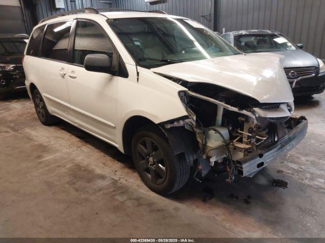  Salvage Toyota Sienna