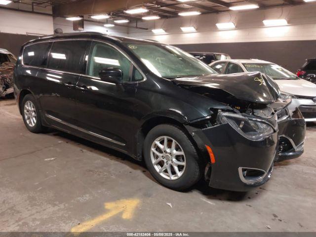  Salvage Chrysler Pacifica