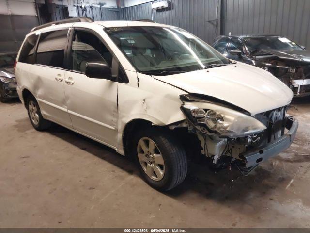  Salvage Toyota Sienna